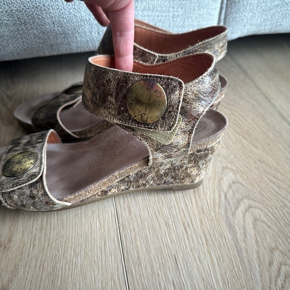 Taos Footwear Brown Sandals with Ankle Straps - Picture 4 of 6